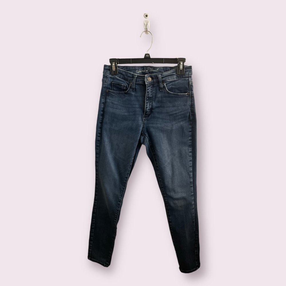 2102 Universal Thread High Rise Skinny Jeans Size 6/28S Medium Blue wash